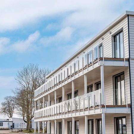 Marina Martinshafen - Lotsenhaus Hotel Neuhof  Exterior photo